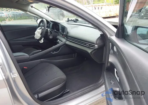 2021 Hyundai Elantra Se z USA, uszkodzony, nr VIN 5NPLL4AG8MH021582